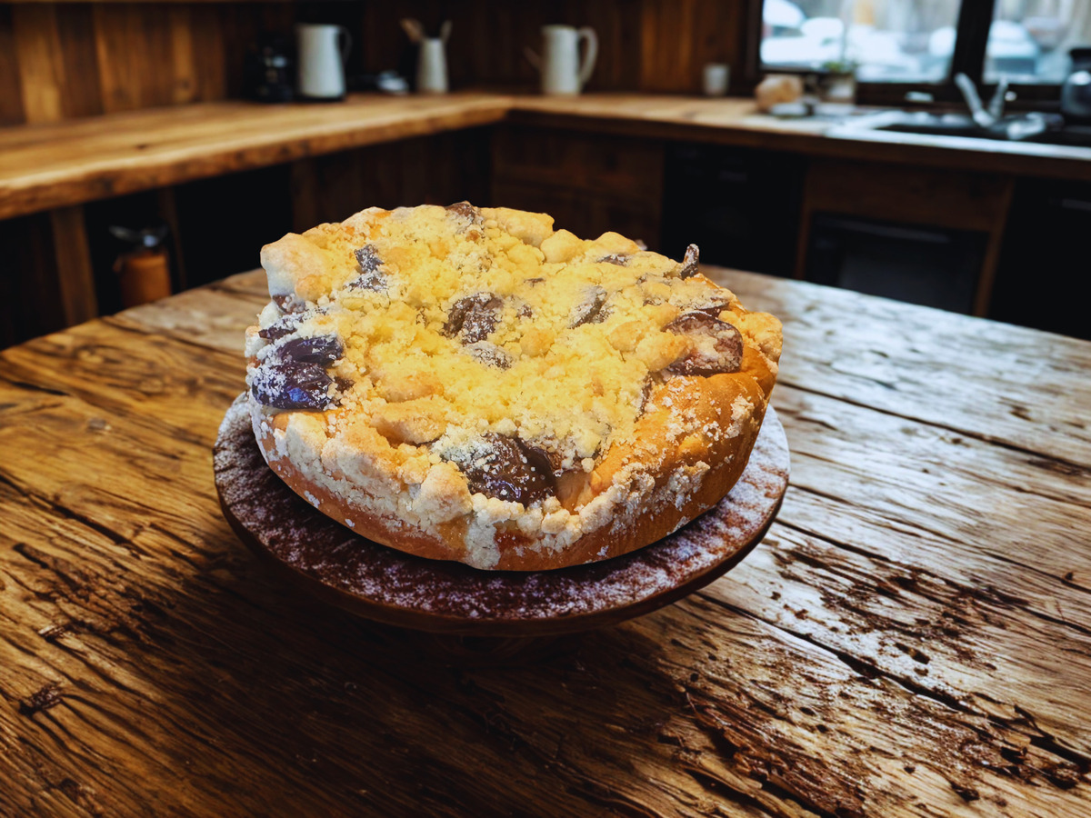 Placek jogurtowy ze śliwkami z kruszonką